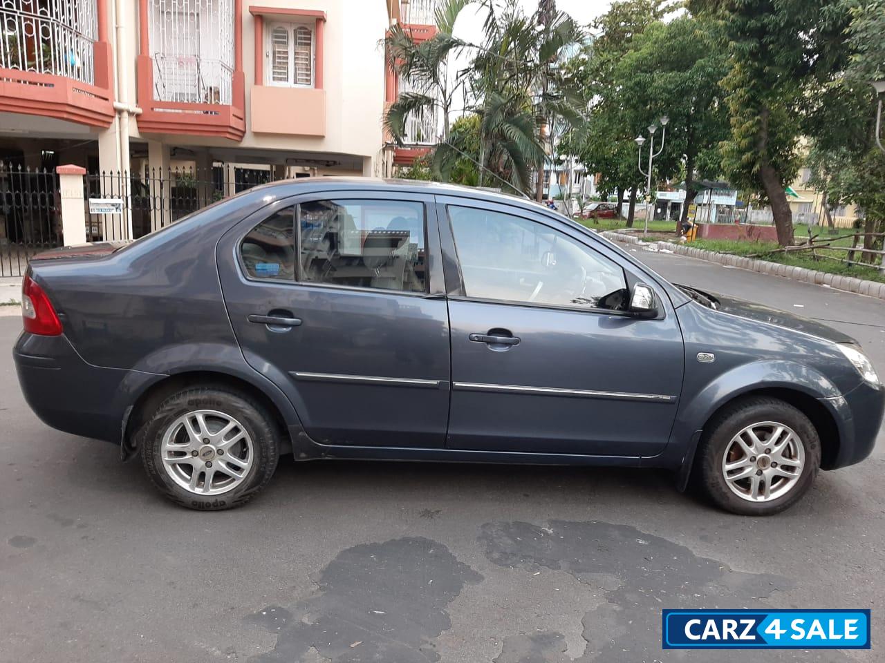 Sea Grey Ford Fiesta SXi 1.6 ABS
