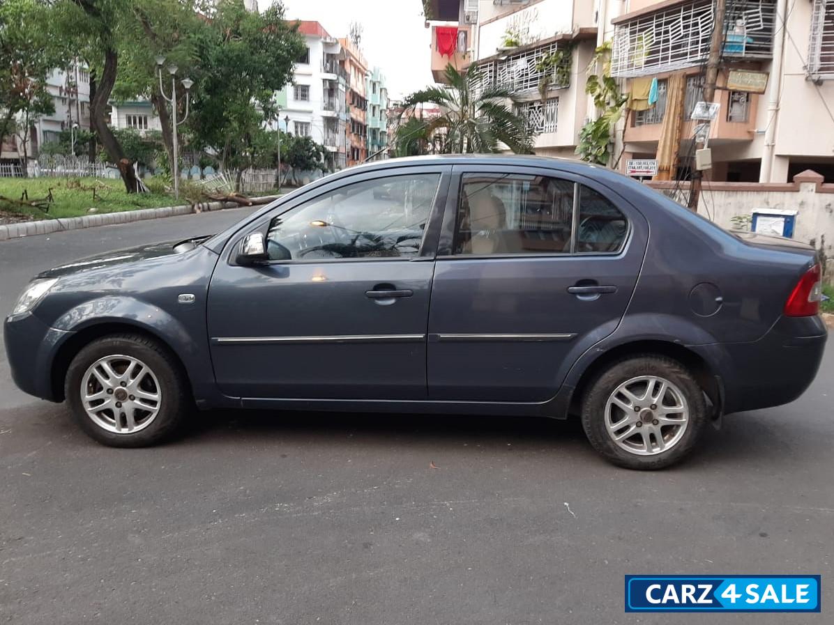 Sea Grey Ford Fiesta SXi 1.6 ABS