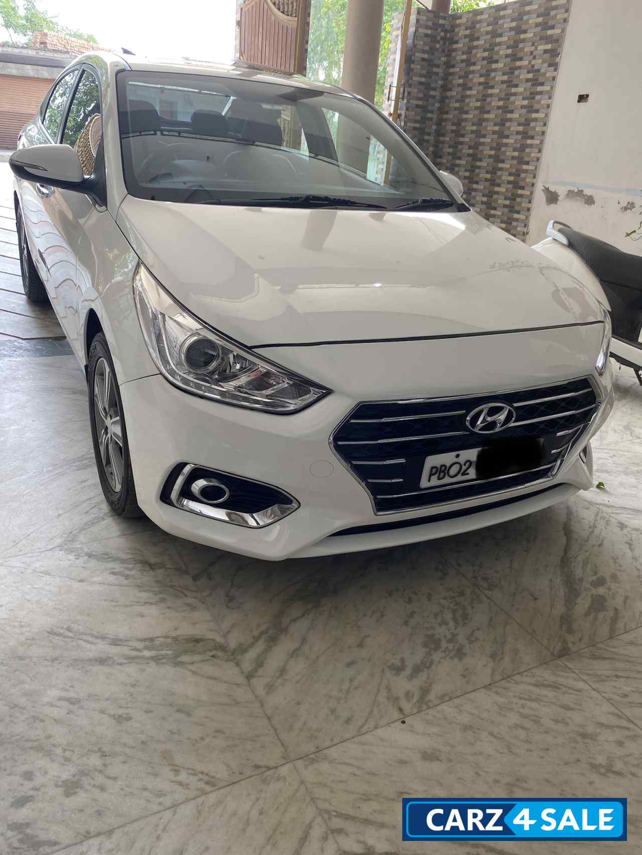White Hyundai Verna Diesel
