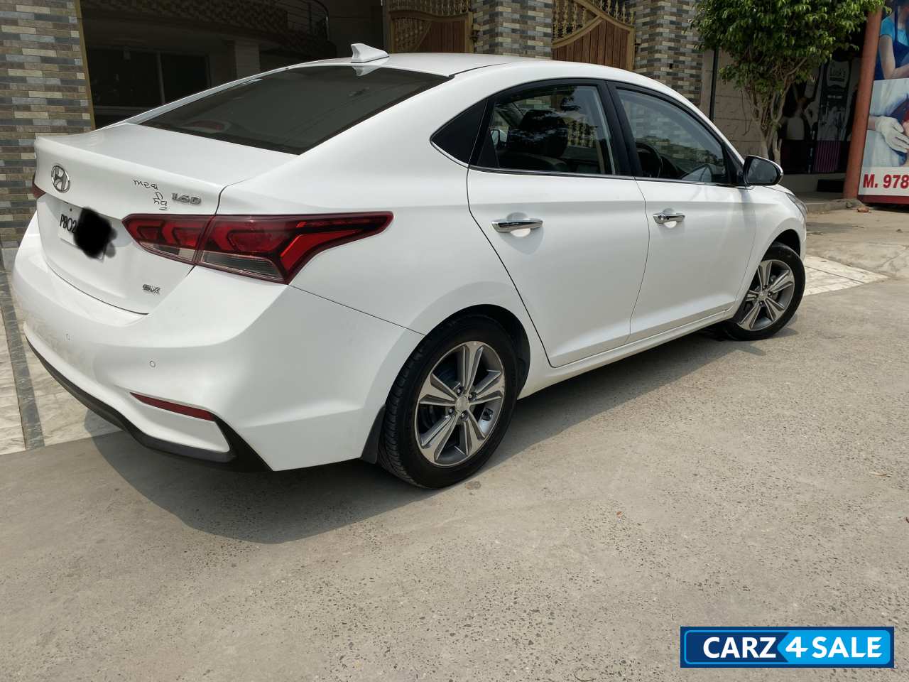 White Hyundai Verna Diesel