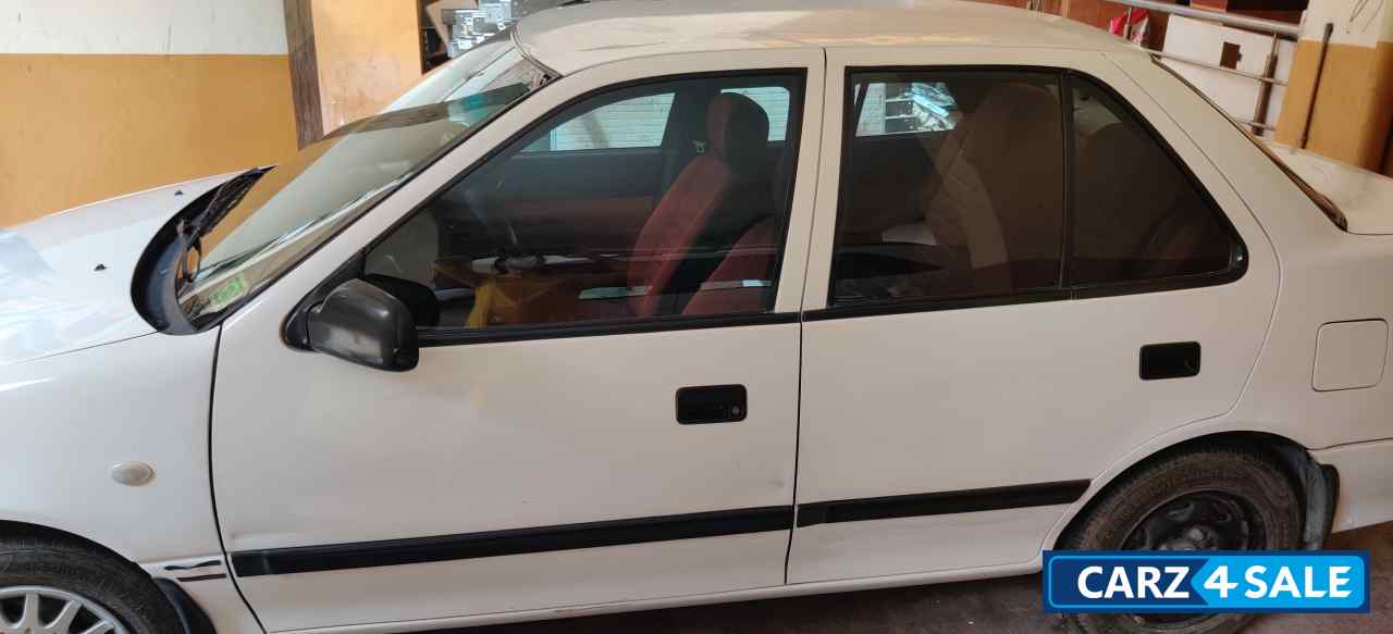 White Maruti Suzuki Esteem LXi