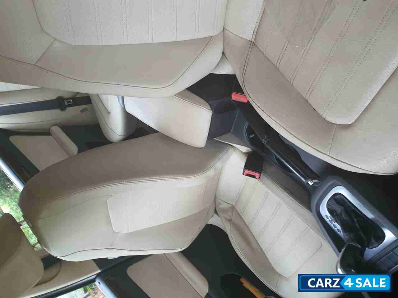 Volkswagen Jetta Highline TDI AT