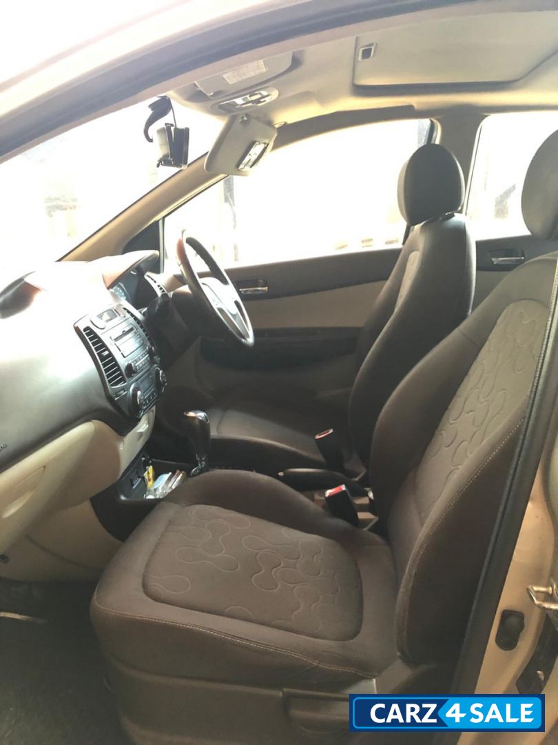 Hyundai i20 Asta i20 AT with Sunroof