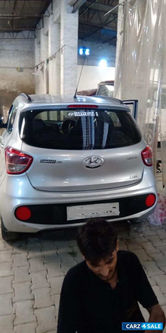 Hyundai i10 1.2 Sportz AT