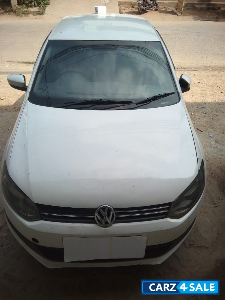 White Volkswagen Polo Comfortline 1.2L D
