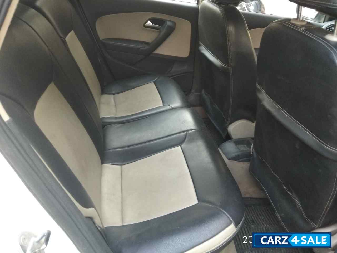 White Volkswagen Polo Comfortline 1.2L D White Volkswagen Polo Comfortline 1.2L D