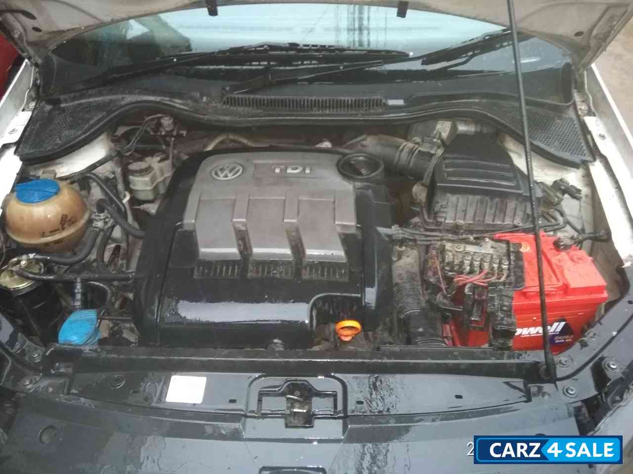 White Volkswagen Polo Comfortline 1.2L D White Volkswagen Polo Comfortline 1.2L D