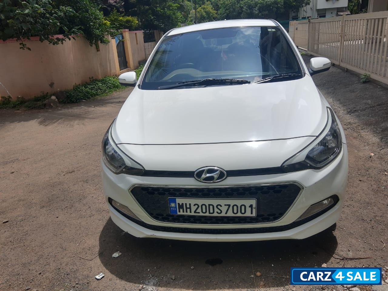 White Hyundai Elite i20 Sportz 1.2