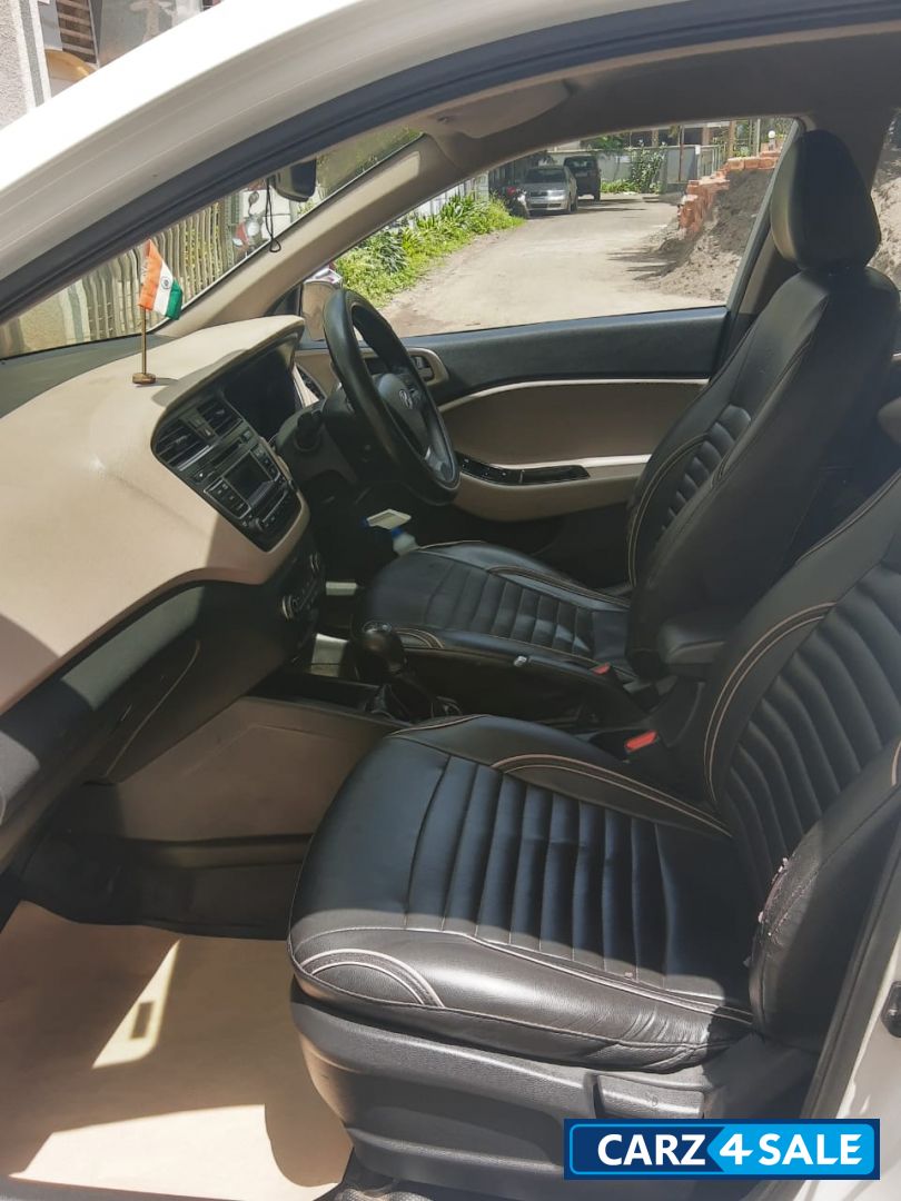 White Hyundai Elite i20 Sportz 1.2