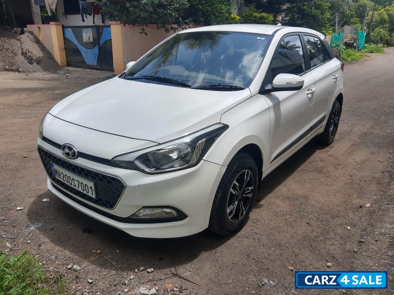 White Hyundai Elite i20 Sportz 1.2