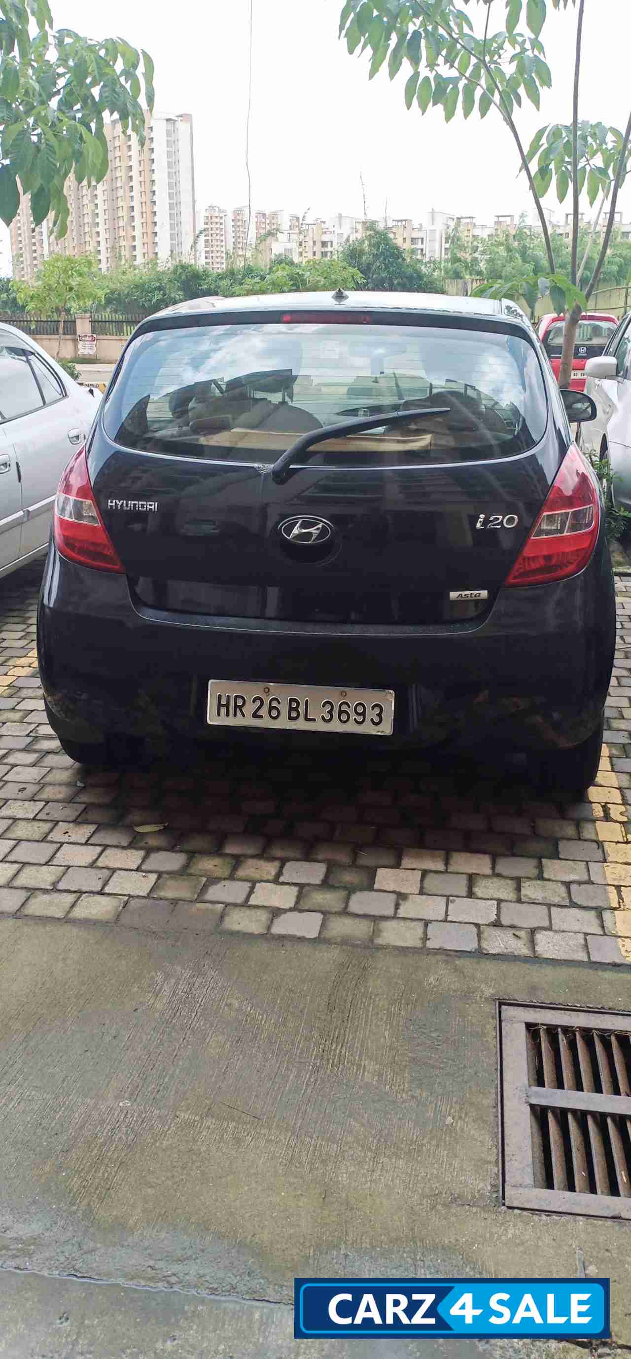 Black Hyundai i20