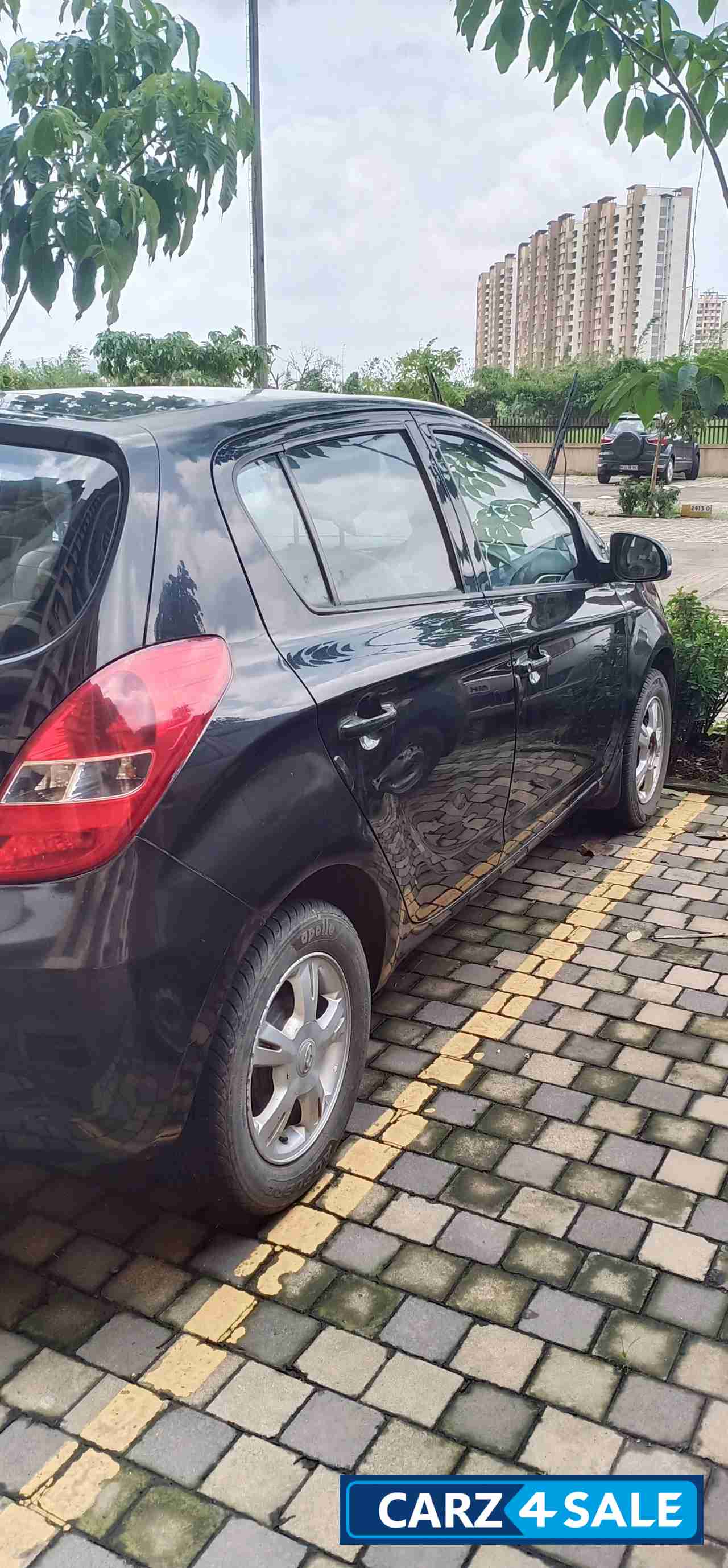 Black Hyundai i20