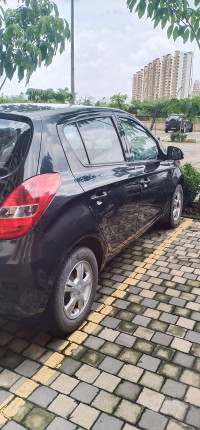 Black Hyundai i20