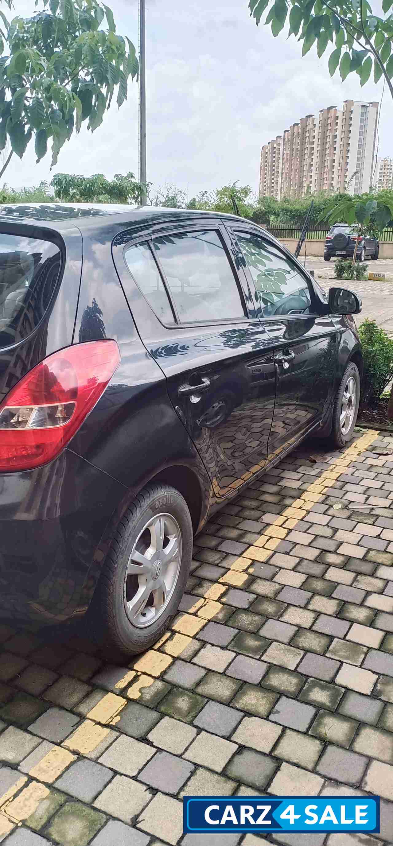 Black Hyundai i20