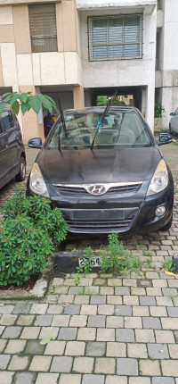 Black Hyundai i20