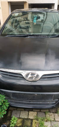 Black Hyundai i20