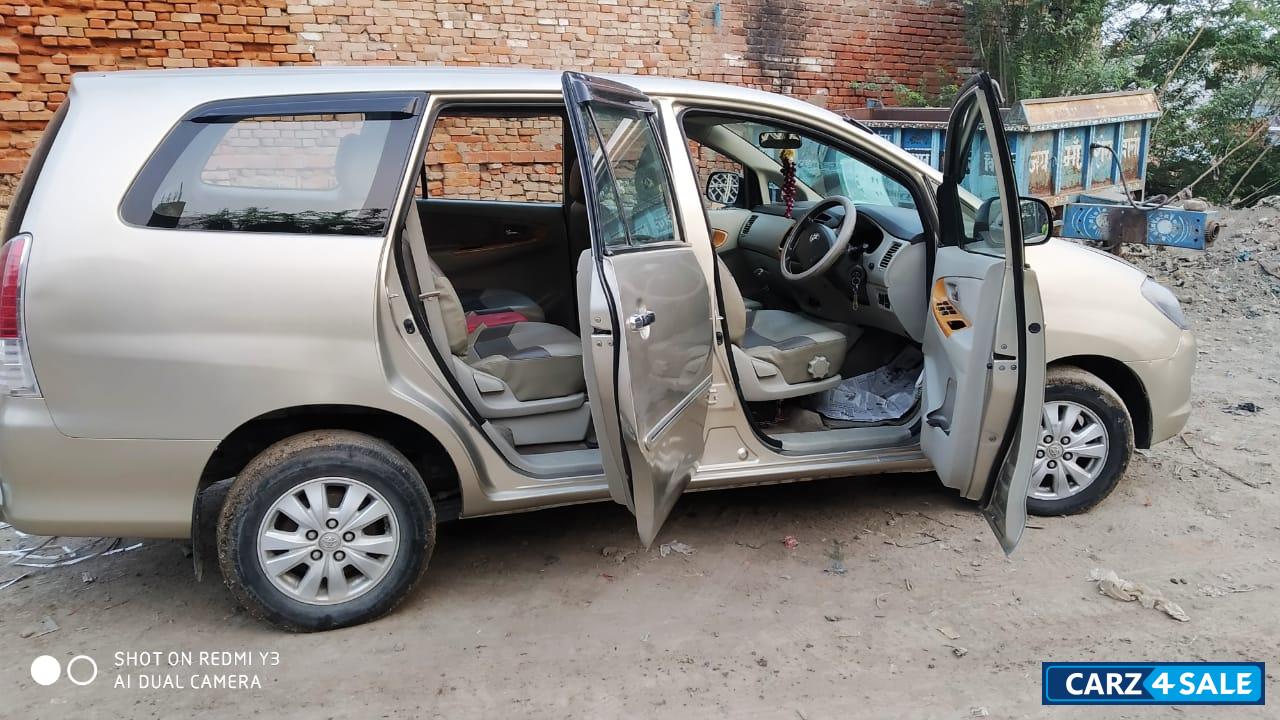 Toyota Innova 2.0 V