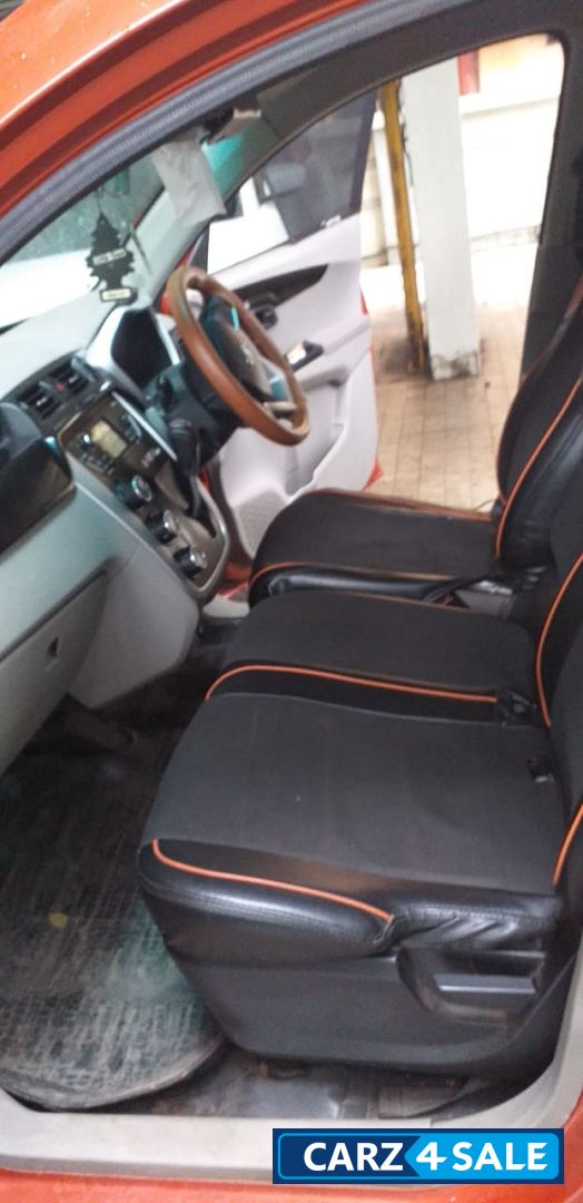 Mahindra KUV100 Mahindra KUV100