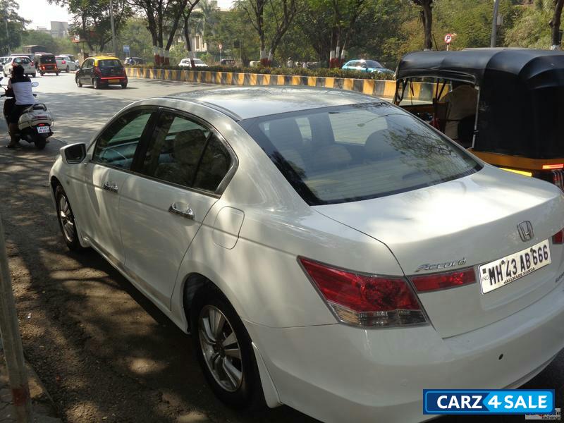 White Honda Accord 2.4 iVtec AT