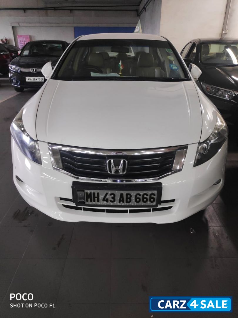 White Honda Accord 2.4 iVtec AT