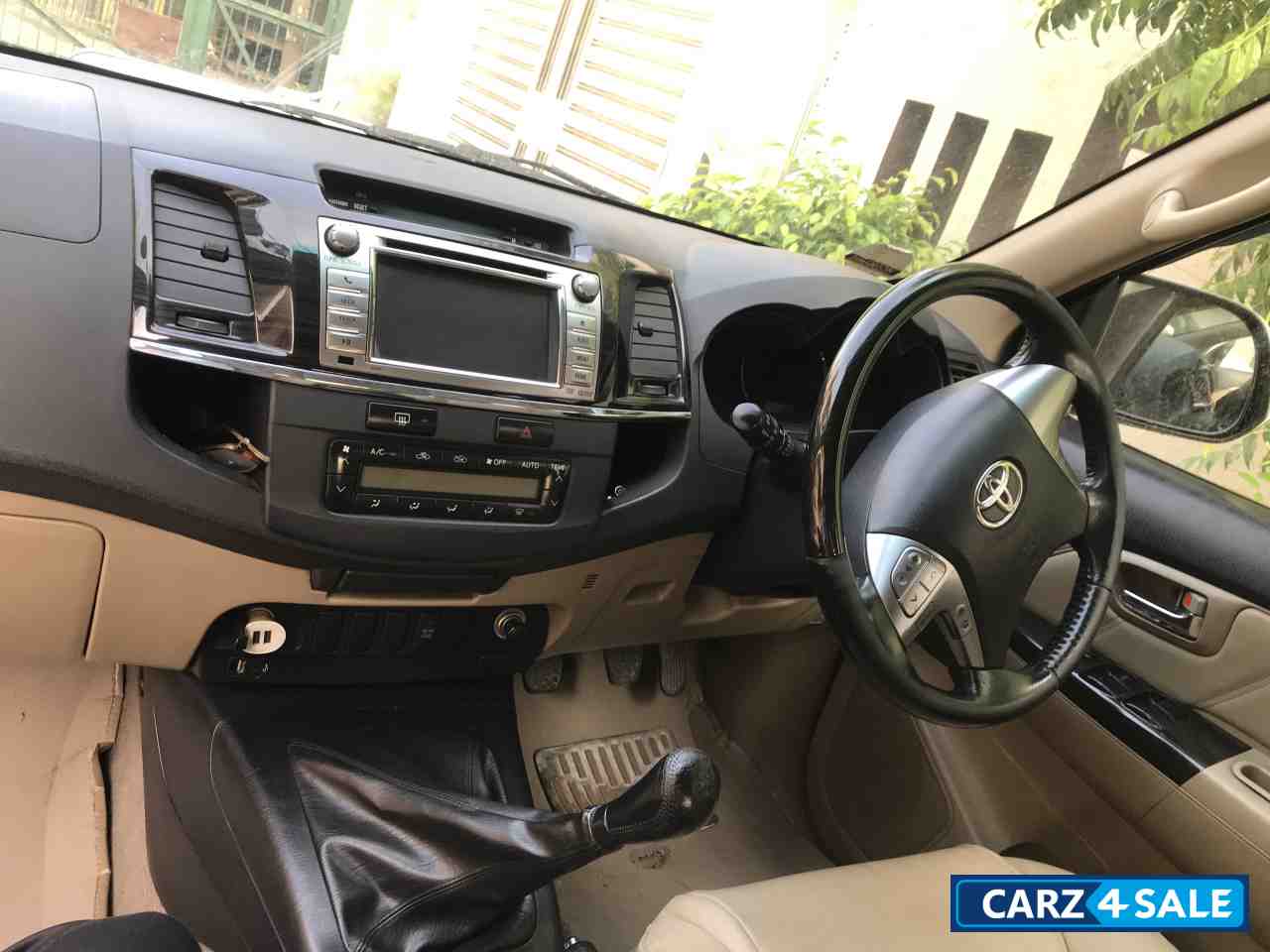 White Toyota Fortuner 2.8 4x2 MT Diesel