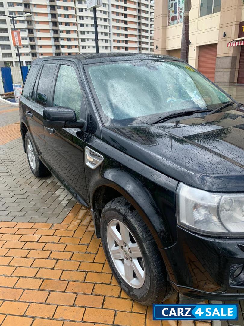 Black Land Rover Freelander 2 SE TD4