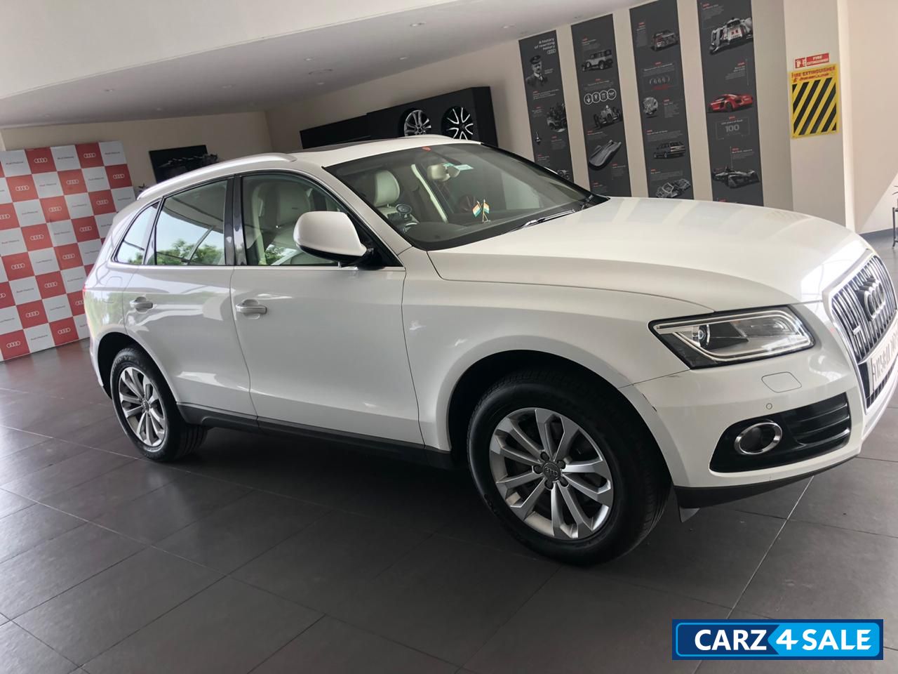 Ibis White Audi Q5 3.0 TDI quattro Premium Plus