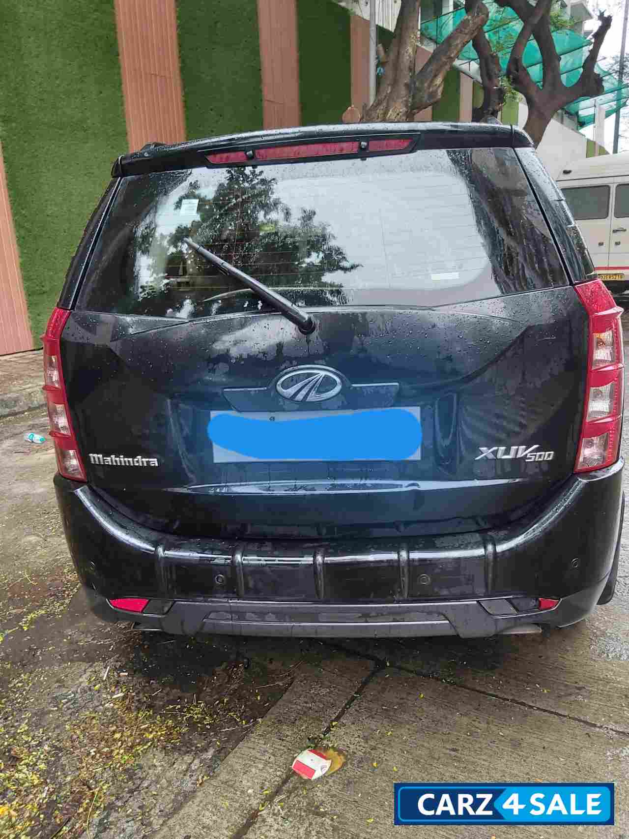 Black Mahindra XUV 500 W6 2WD