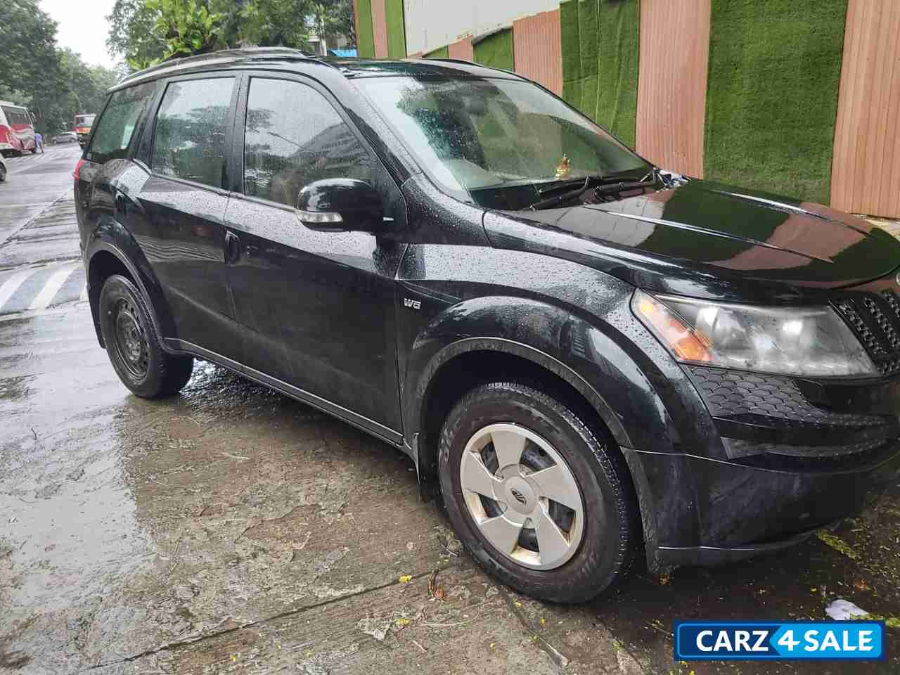 Black Mahindra XUV 500 W6 2WD