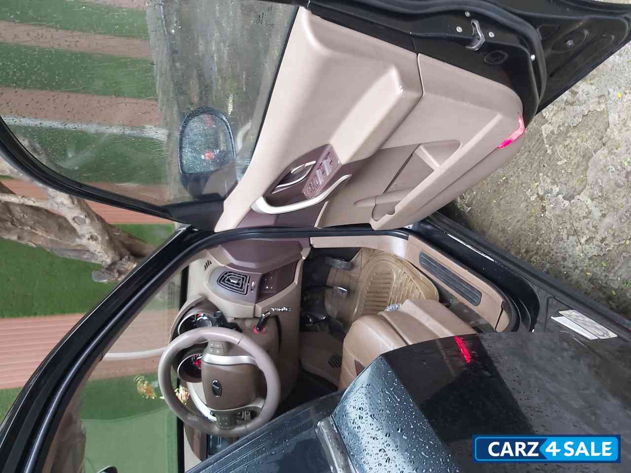 Black Mahindra XUV 500 W6 2WD