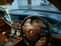 Black Sapphire Metallica BMW 5-Series 520d Luxury Line