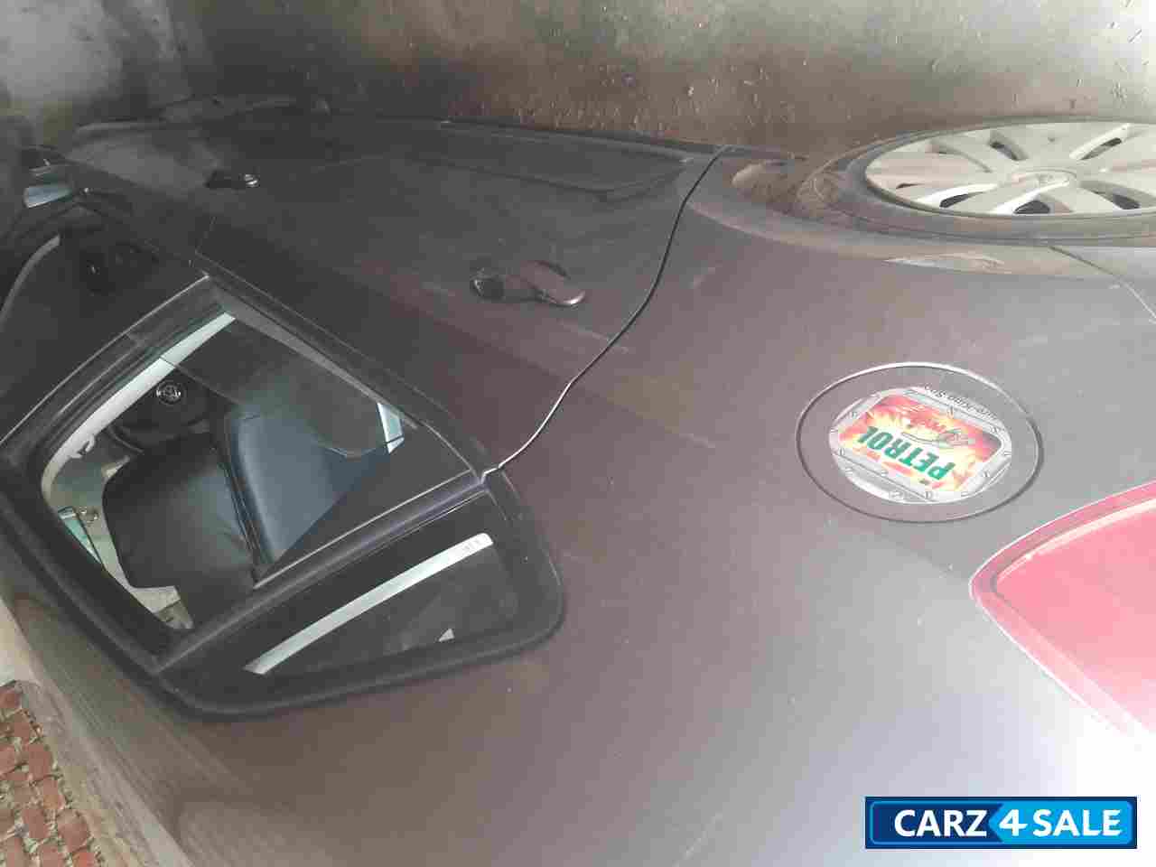 Toffee Brown Volkswagen Polo Comfortline 1.2L P