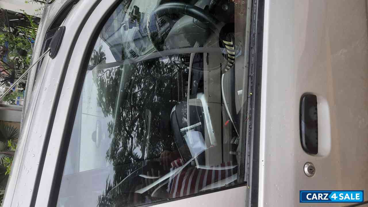 Silky Silver Maruti Suzuki Alto LX