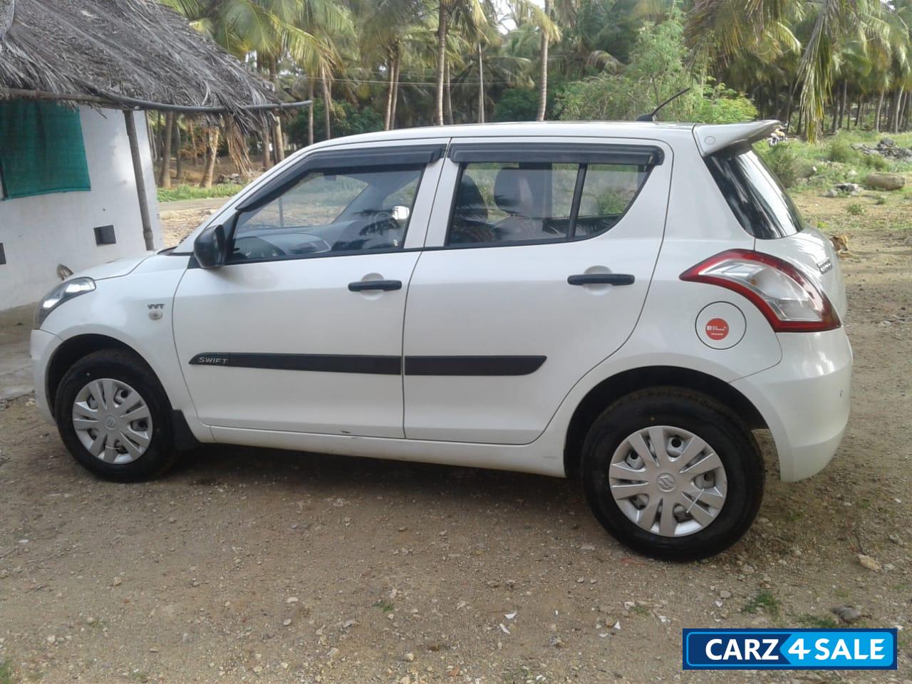 White Maruti Suzuki Swift LXI