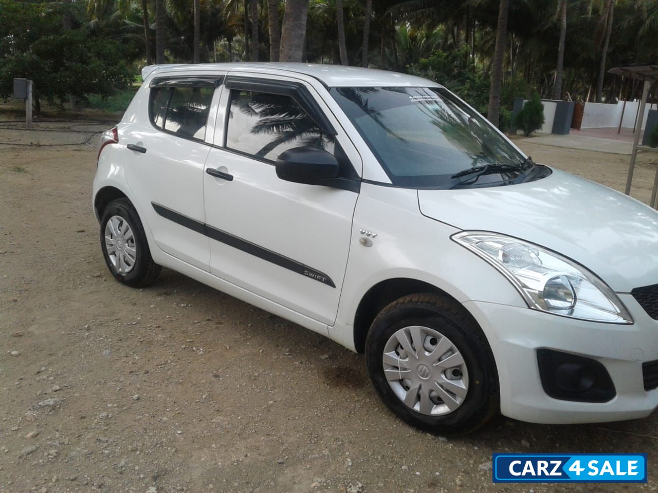 White Maruti Suzuki Swift LXI