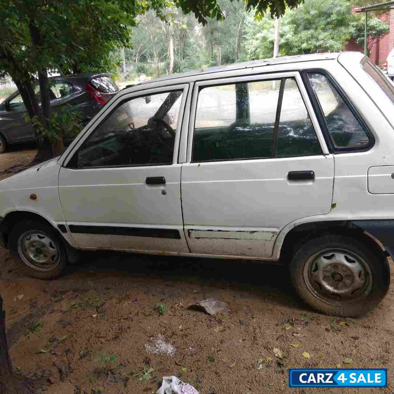 White Maruti Suzuki 800 Std