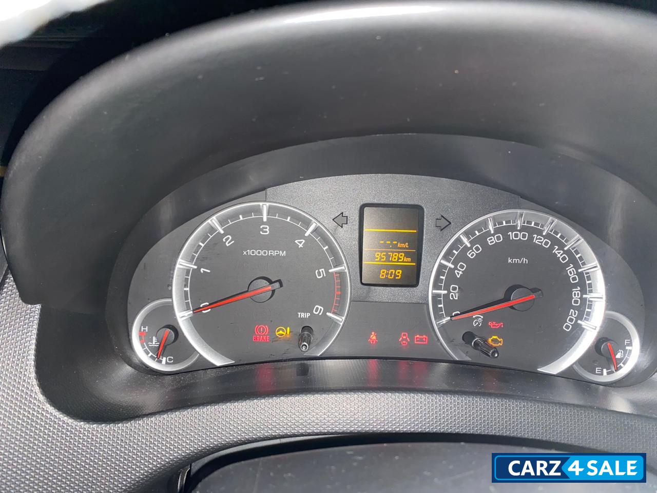 White Maruti Suzuki Swift VDi BS-IV