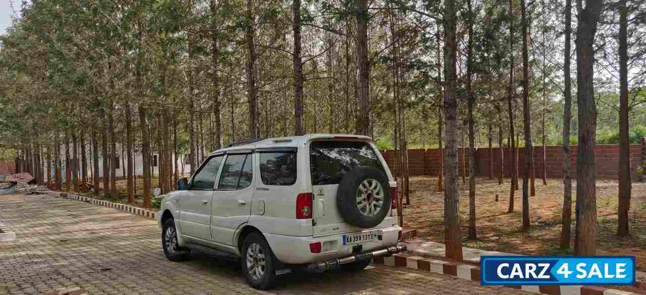White Tata Safari Dicor 2.2 LX BS4