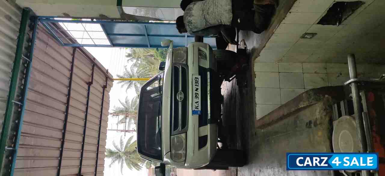 White Tata Safari Dicor 2.2 LX BS4