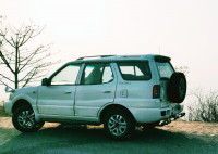 White Tata Safari Dicor 2.2 LX BS4