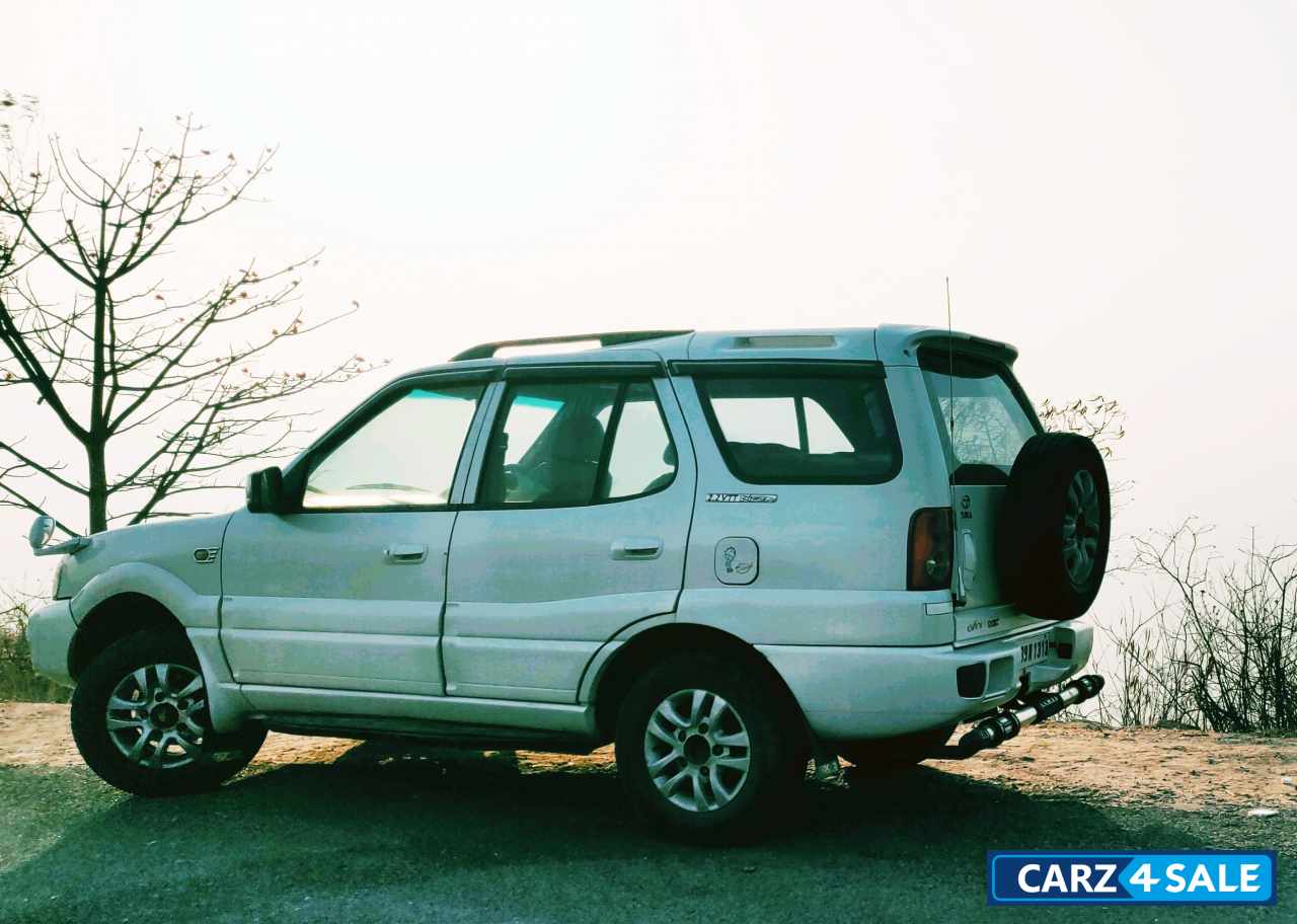 White Tata Safari Dicor 2.2 LX BS4