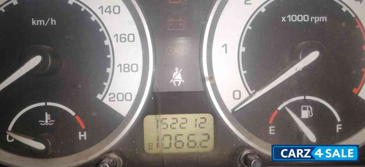 White Tata Safari Dicor 2.2 LX BS4