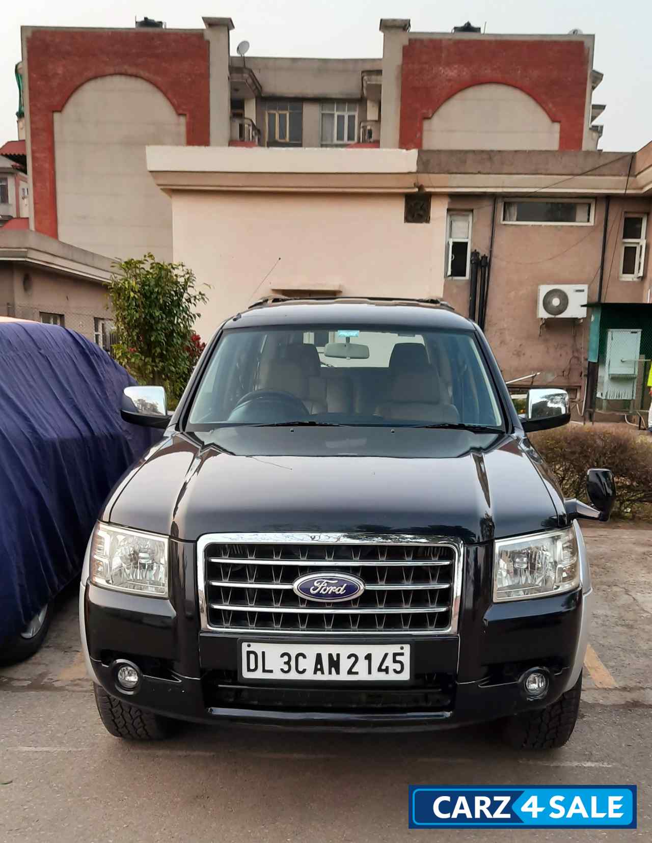 Panther Black Ford Endeavour 2.5L 4X2 MT Panther Black Ford Endeavour 2.5L 4X2 MT