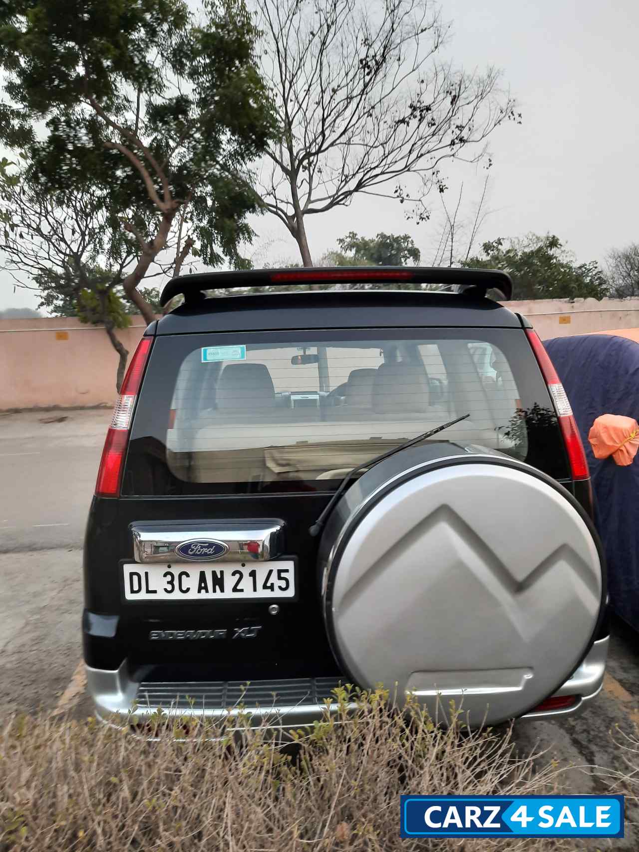 Panther Black Ford Endeavour 2.5L 4X2 MT Panther Black Ford Endeavour 2.5L 4X2 MT