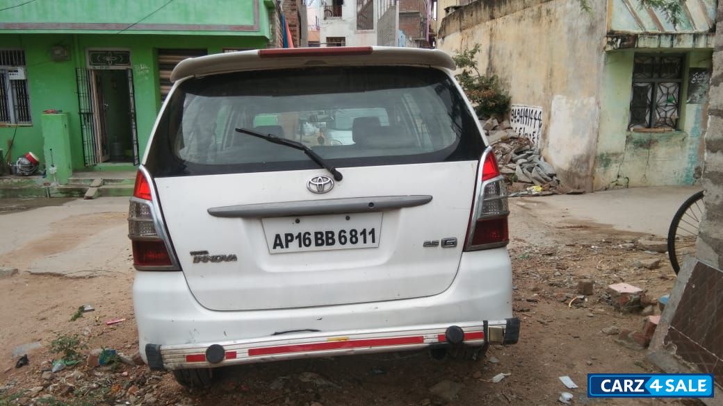 Toyota Innova 2.5 G 8 STR BS-III