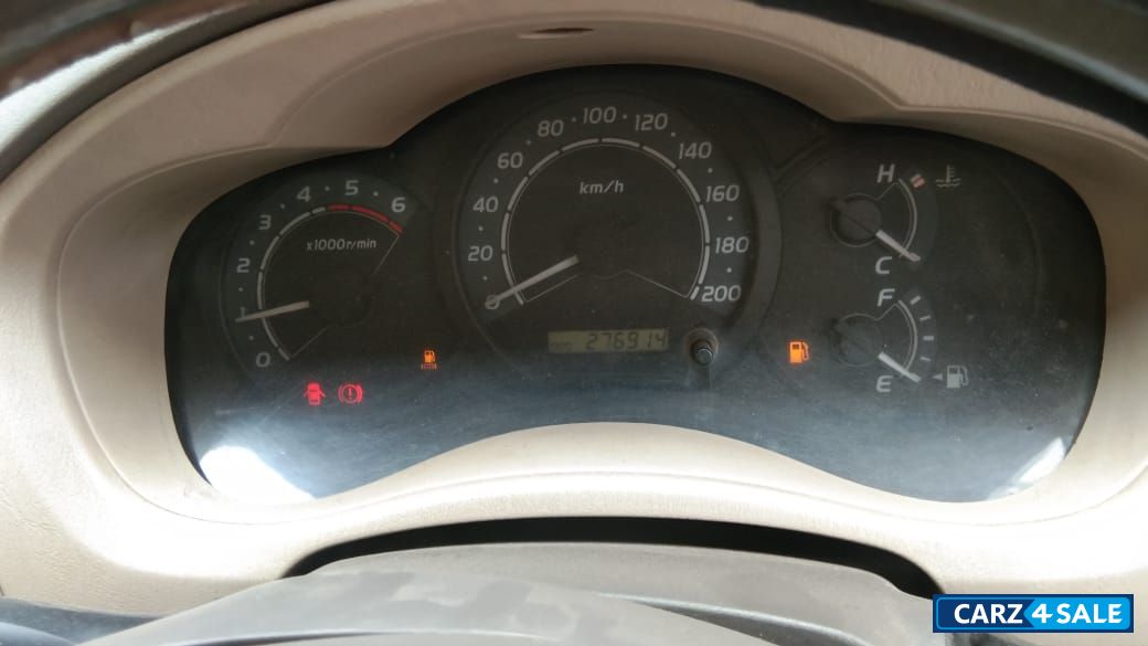 Toyota Innova 2.5 G 8 STR BS-III