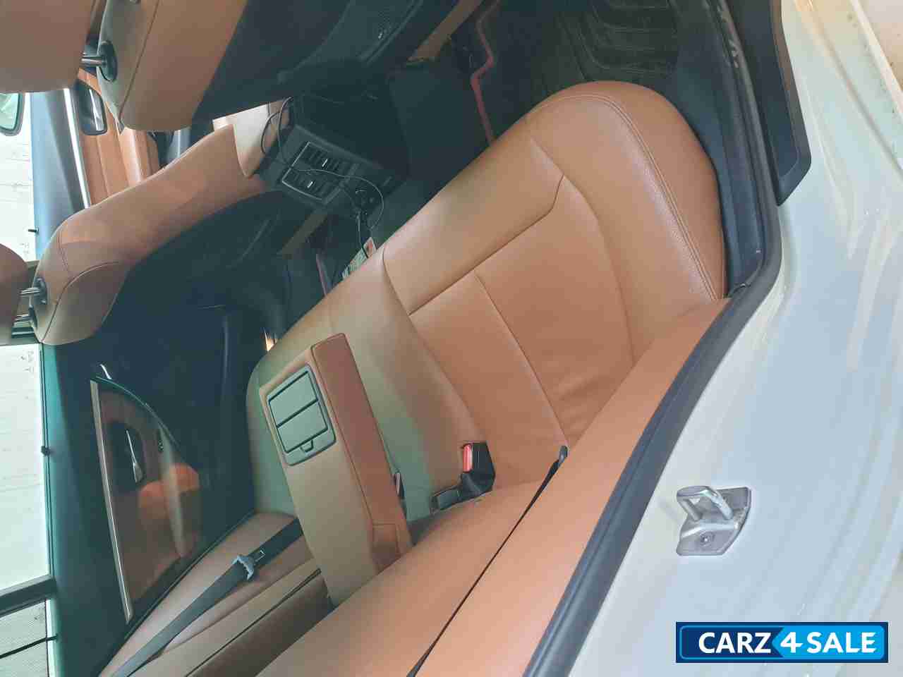 White BMW 3-Series 320d Luxury Line