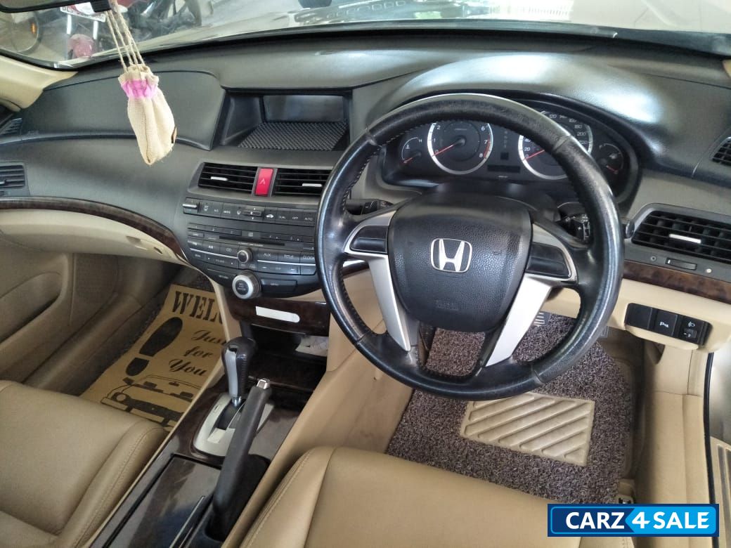 Tan Honda Accord 2.4 iVtec AT