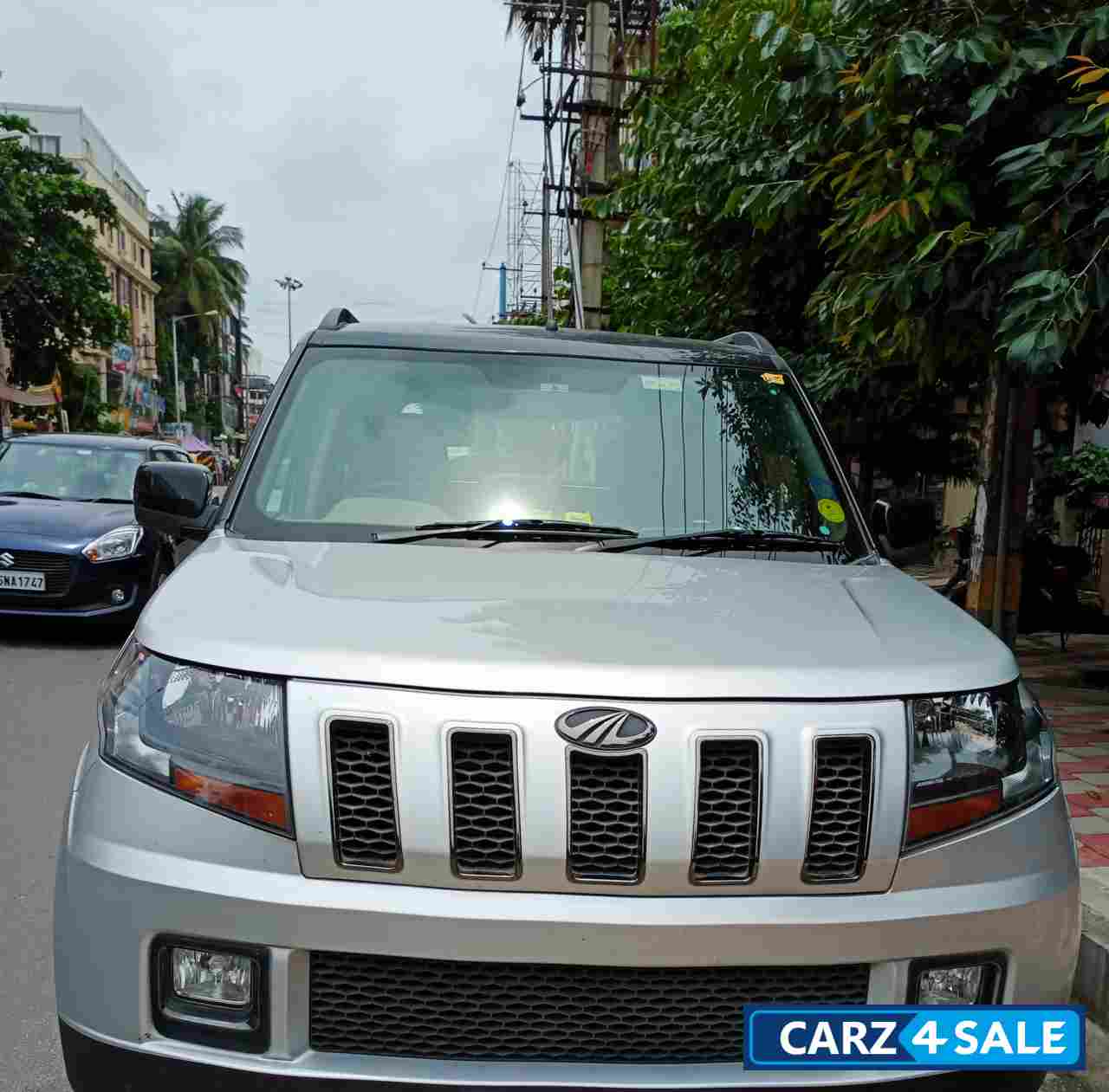 Silver Mahindra TUV300 T10 OPT 100HP N 2WD Diesel