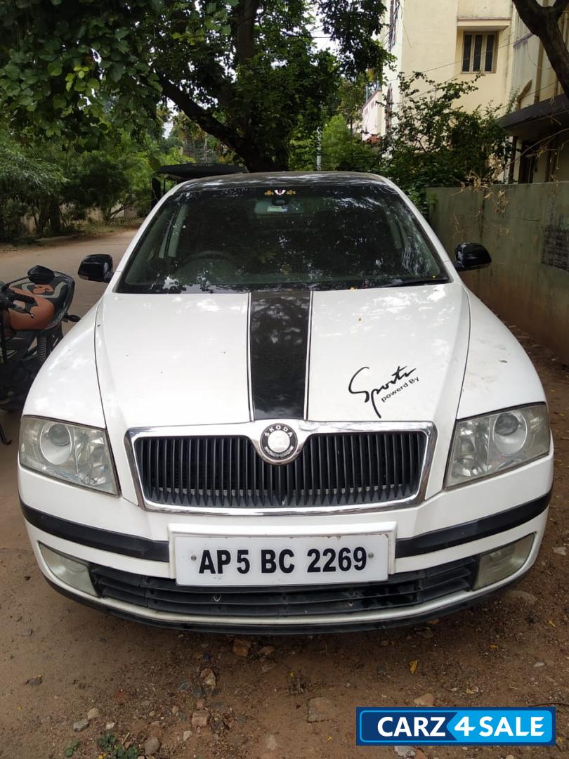 White Skoda Laura Ambiente 1.8 TSI